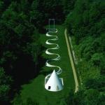 イスラエルの彫刻家 ダニ・カラヴァン（Dani Karavan）とは？環境彫刻のパイオニア