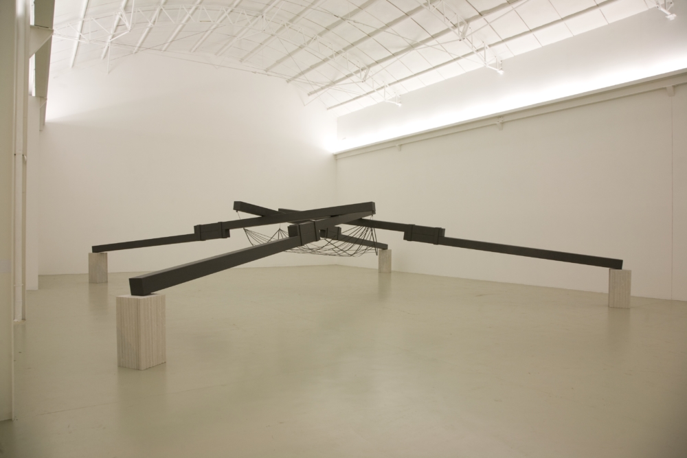 Pozzo nel cielo, 1999-2014, ferro e marmo, 200 x 1000 x 1000 cm