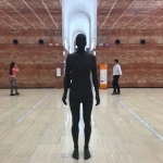 現代彫刻を語るなら知っておきたい！アントニー・ゴームリーってどんな作家？